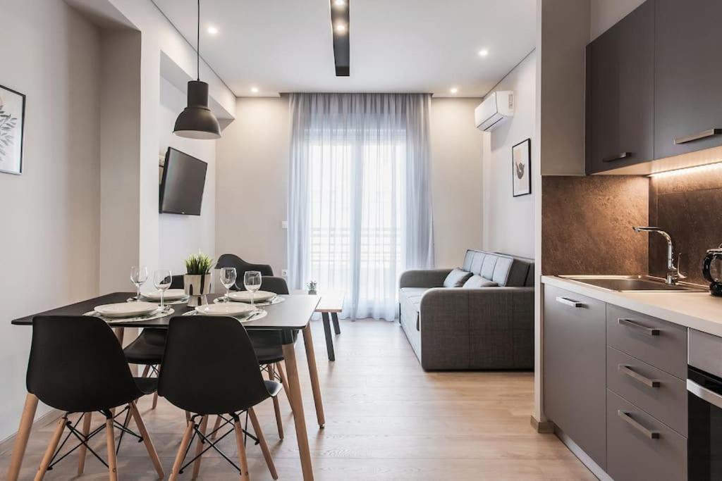 Piraeus Deluxe 2Bdr Apt - Near Metro And Port Eksteriør bilde