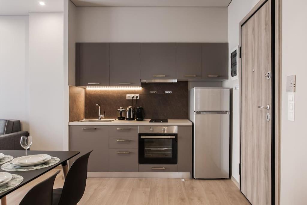 Piraeus Deluxe 2Bdr Apt - Near Metro And Port Eksteriør bilde