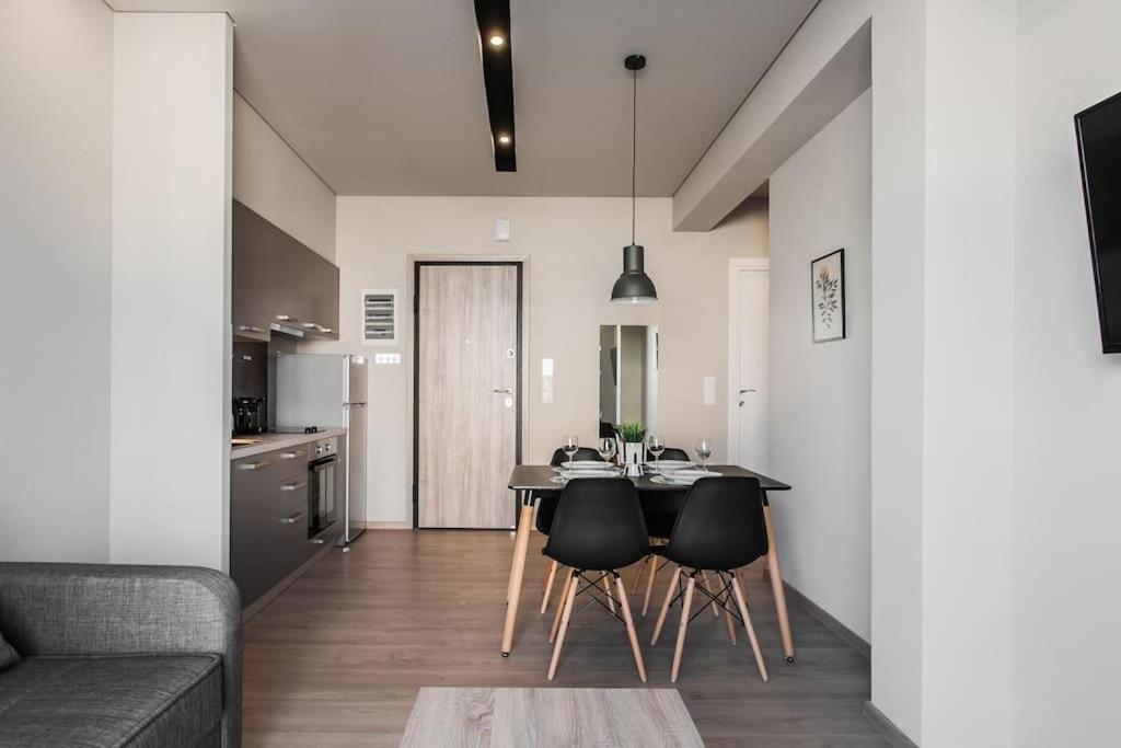 Piraeus Deluxe 2Bdr Apt - Near Metro And Port Eksteriør bilde